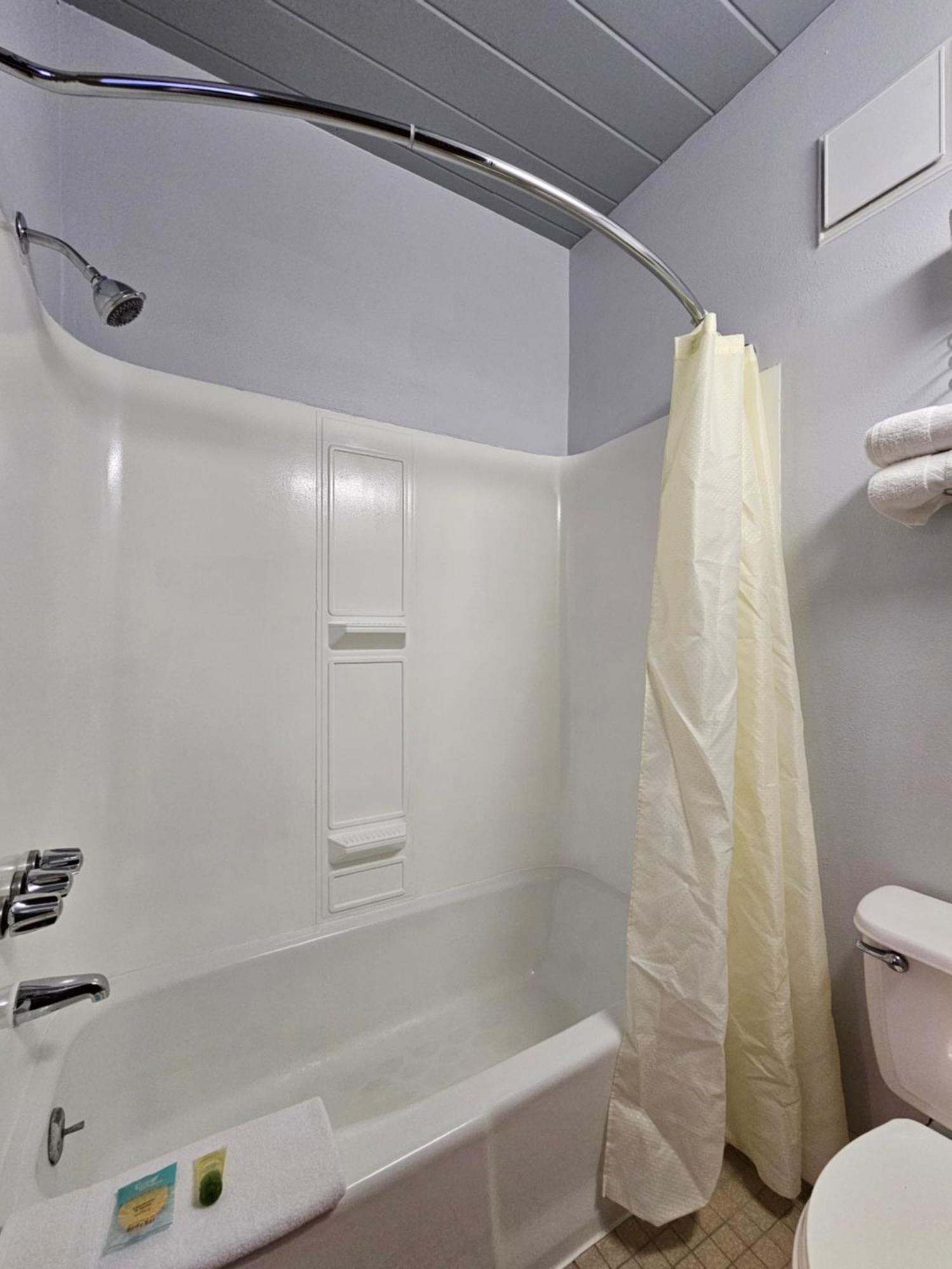 1St Choice Inn Of Роулинс Экстерьер фото
